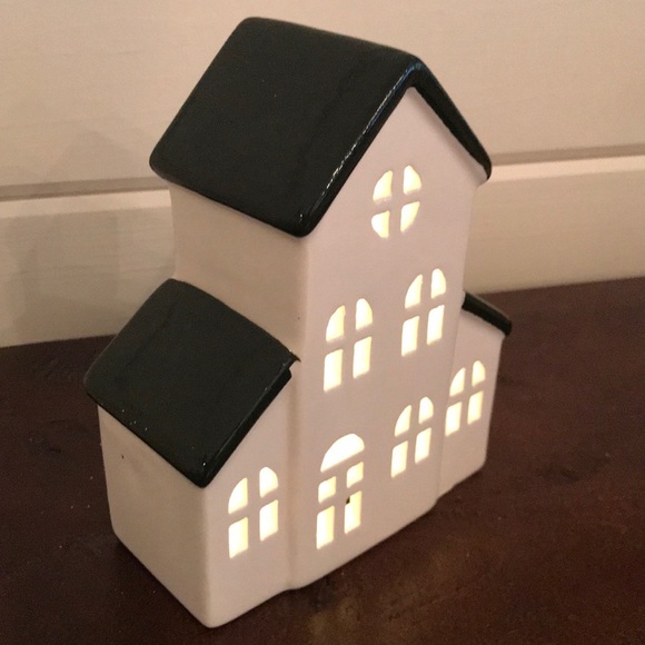 Lighted House Decoration - Picture 7 of 16